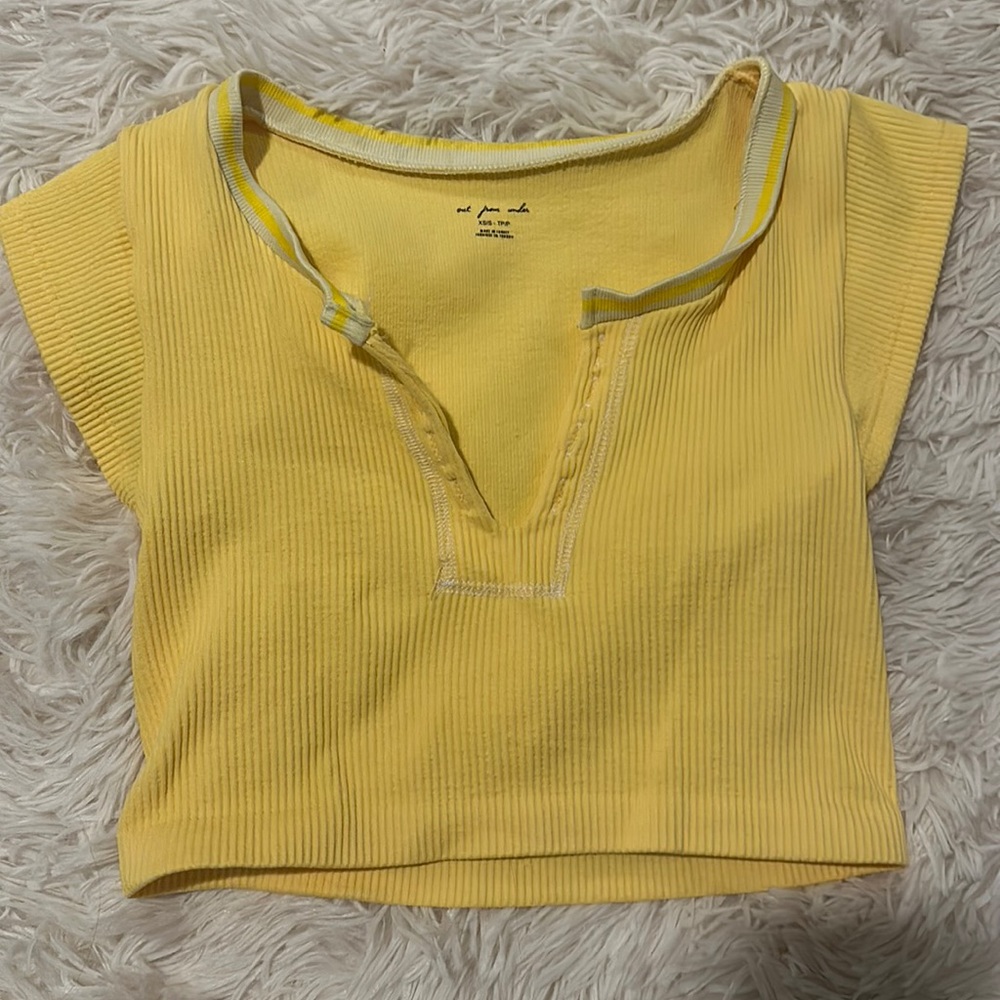 Crop top from urban outfitters size xs/s ( never worn tags are off)